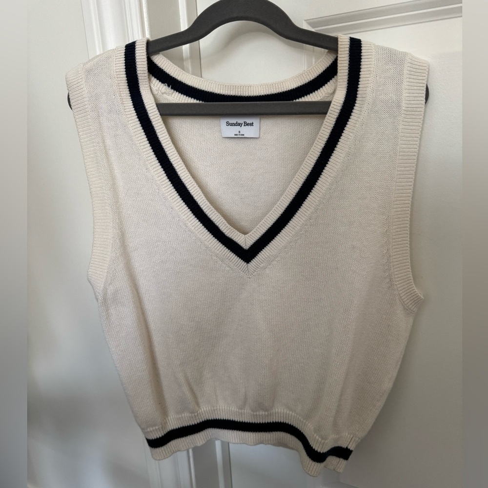NEW Aritzia Sunday Best Sweater Vest in Cream and Black - Picture 4 of 6
